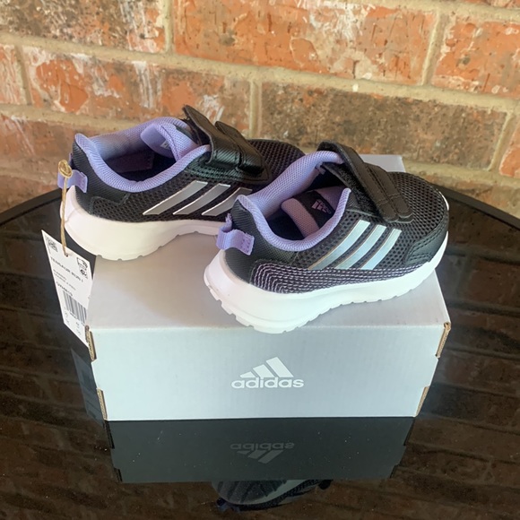 New adidas Tensaur Run
Toddler Sneakers size 5 - Picture 3 of 10